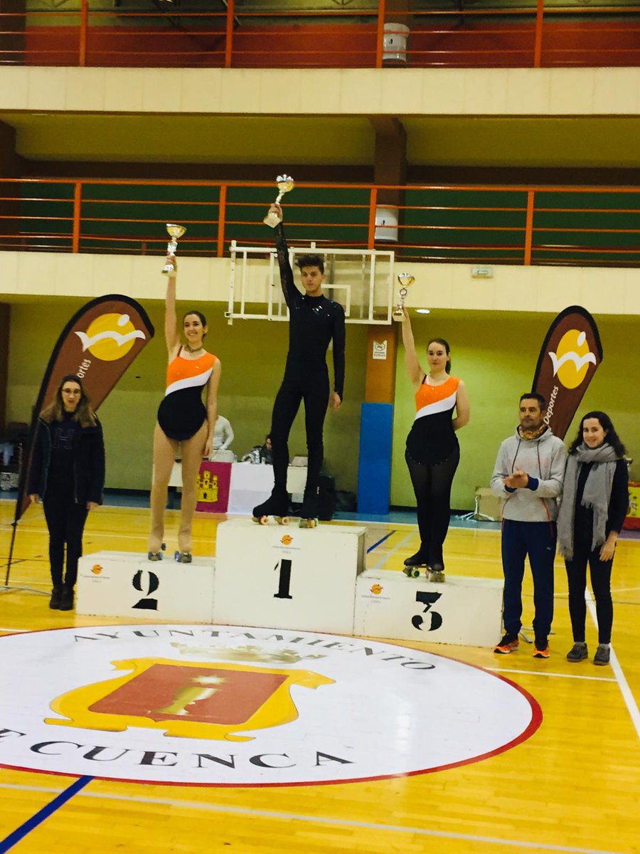 El concejal de Deportes, Ángel Llorens ha asistido a la celebración del XXXI Trofeo de Patinaje Artístico de la Federación de Castilla La Mancha y ha entregado varios de los premios.
