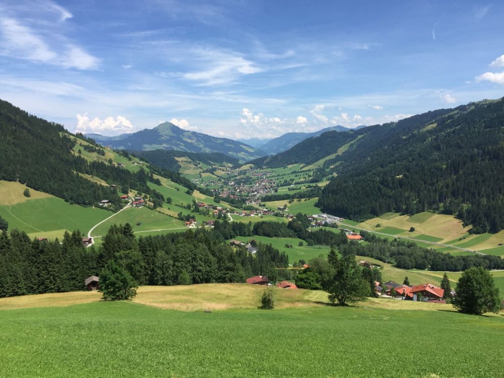 Sonnenalp_Tirol's tweet image. Nog niet geboekt voor de zomer? En op zoek naar een leuke, afwisselende en uitdagende (berg)vakantie? Al eens gedacht aan Niederau, Wildschönau, Tirol? Wij hebben nog appartementen beschikbaar voor 2-4 en 2-8 personen. Kijk op sonnenalp.tirol