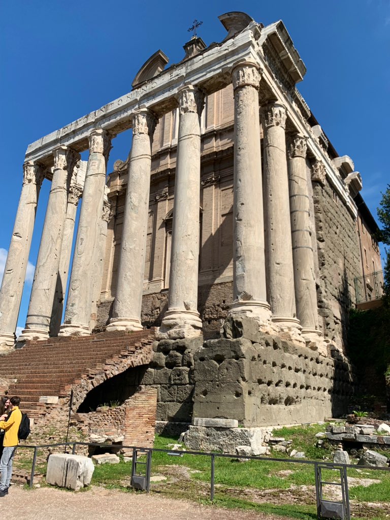 TravelRams's tweet photo. Day 2 Continued- the Colosseum &amp; Forum https://t.co/qTHdBzD6uz