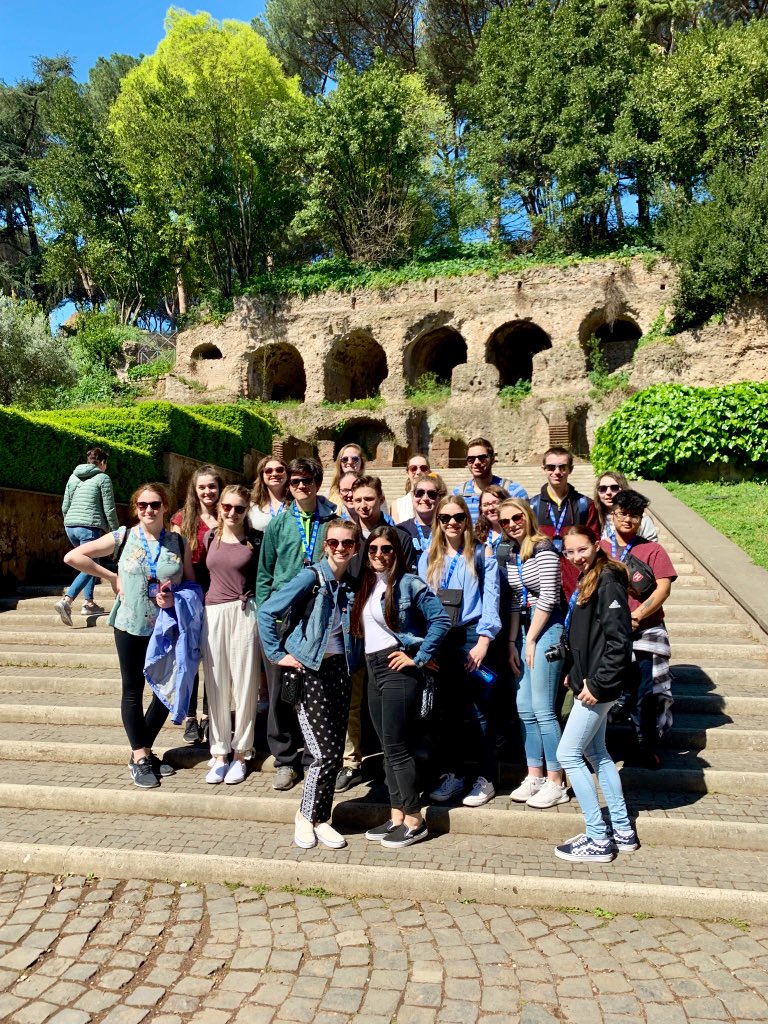 TravelRams's tweet photo. Day 2 Continued- the Colosseum &amp; Forum https://t.co/qTHdBzD6uz