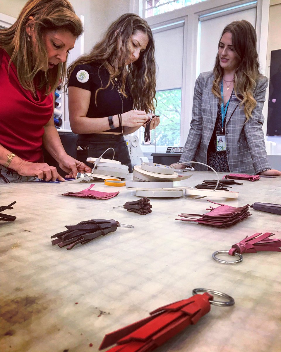 Accessory Design professor Ashley Whitaker is at Eckburg Hall, SCAD’s fashion building, teaching prospective students and families to make fun leather tassel keychains! #scadday #scadsavannah #accessorydesign #scadbound