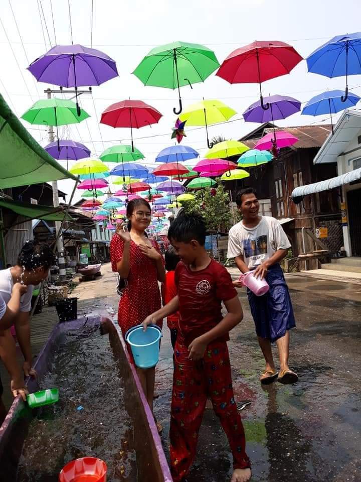 I invite people from the world to come and discover our Thingyan ,Myanmar Festival.