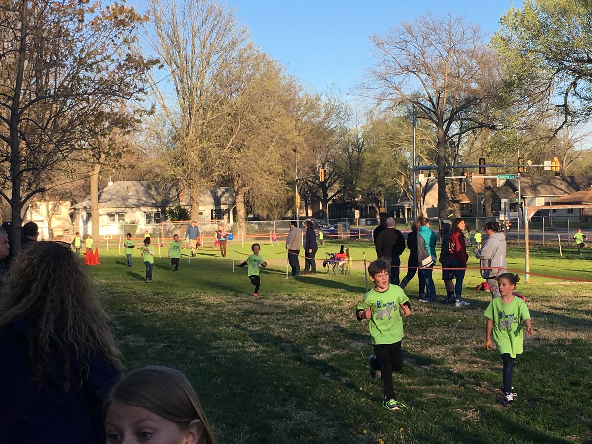 MerittDD's tweet photo. @KSUCollegeofEd @WeAreEdCats @usd383 @bluemont383 What an incredible night at Bluemont Elementary! I would say the 1st annual Glow for Gold was a huge success! A big thanks to the #EDCATS that came out and helped with the event, we couldn't have done it without you. https://t.co/foVSZ0SXyW