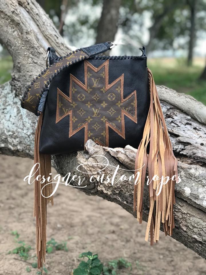 CustomRopes's tweet photo. Straight from the archives... 

Swoon worthy funky #LV design, dark purse, and light colored fringe. Who else LOVES this combination ♥️😍♥️. 

#desingercustomleather #dcl #makeithappen #handmadeintexas #westernstyle #cowgirlstyle #westernheritage https://t.co/3ZyGuTmfDZ