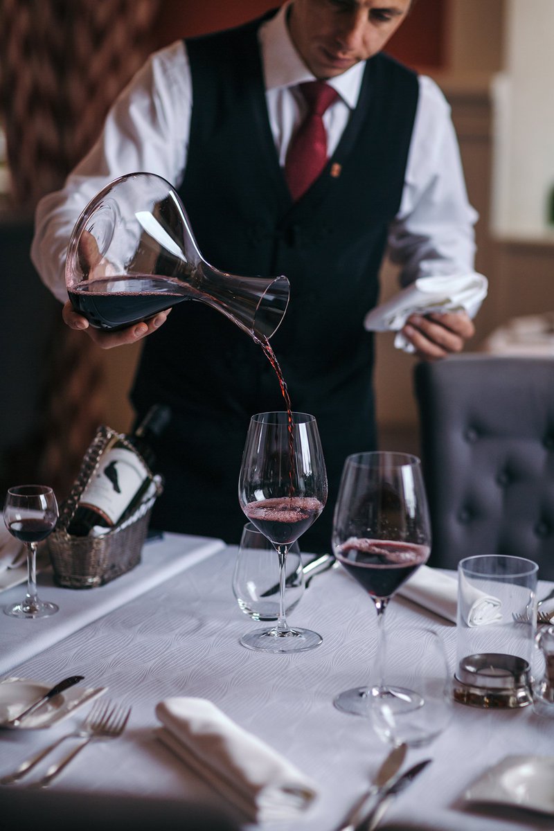 The term fine dining brings to mind many images; from crisp white tablecloths to waiters in tuxedos. But what we want to share with you is simply fine dining at its best, full of great food, service and atmosphere. Fine and so divine!