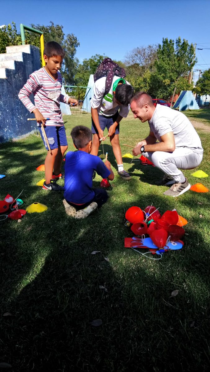 CeciAro's tweet photo. ¡En la #CapitalSocial el Circuito Barrial Deportivo sigue a pleno! Los chicos disfrutan de fútbol, hockey, zumba y juegos recreativos en Barrio Ampliación Pueyrredón. 🥅🏑⚽️ https://t.co/A2fK2fDxfu