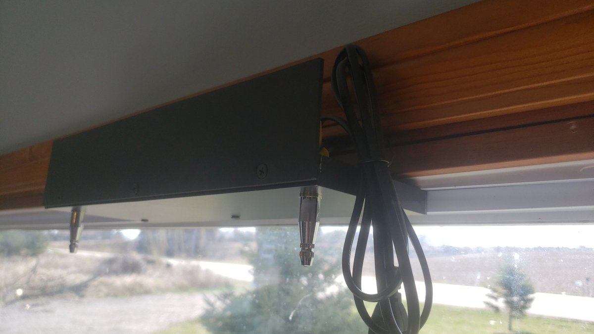 display_window tweet picture