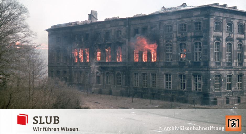 SLUBdresden's tweet image. #JapanischesPalais in Flammen, Grauen des Krieges schonungslos in Farbe - eine sensationelle fotografische Entdeckung! Lesen Sie alles darüber im #SLUBlog: blog.slub-dresden.de/beitrag/2019/0…