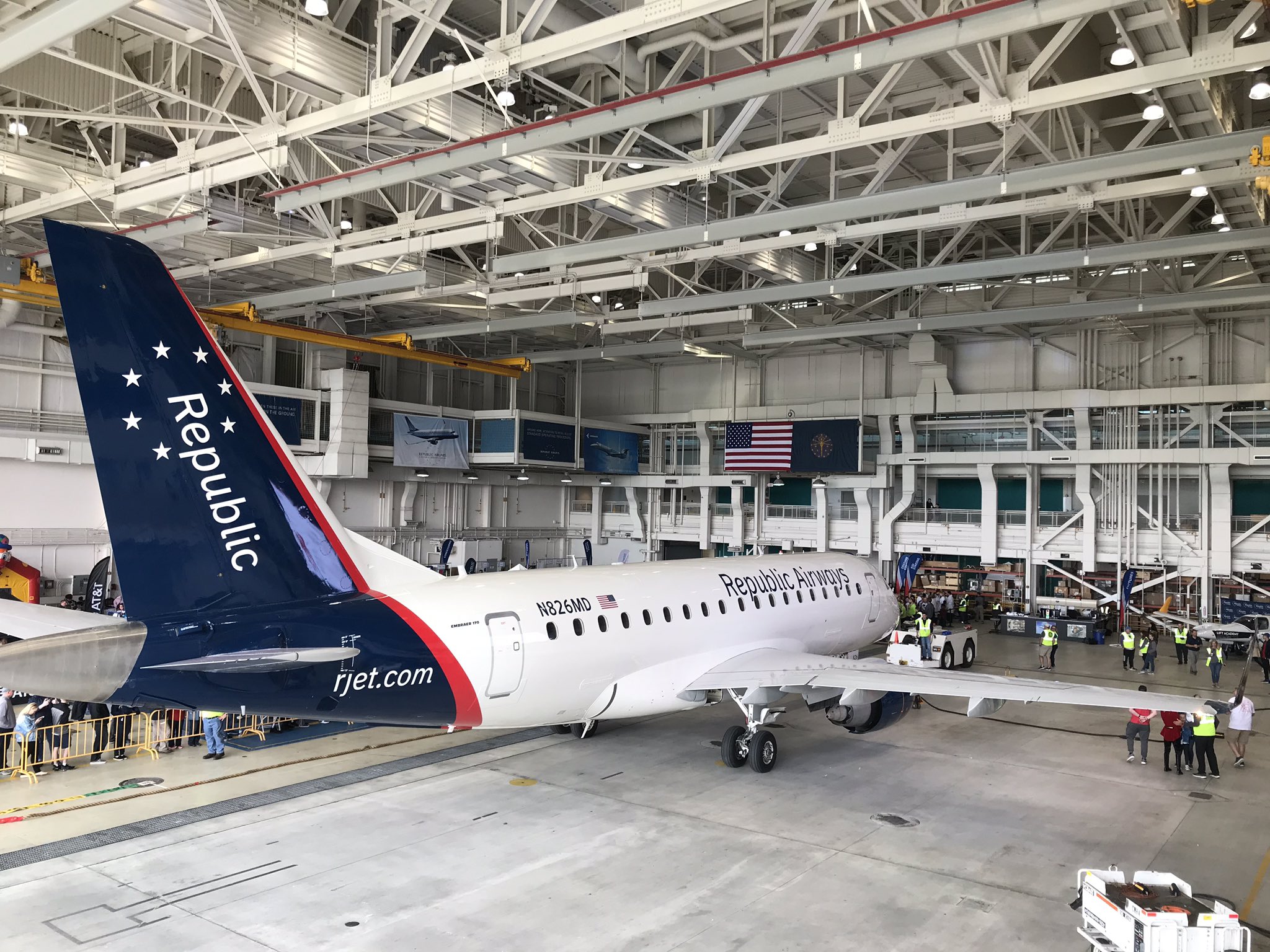Republic Airways on Twitter "Showing off our new paint job to the
