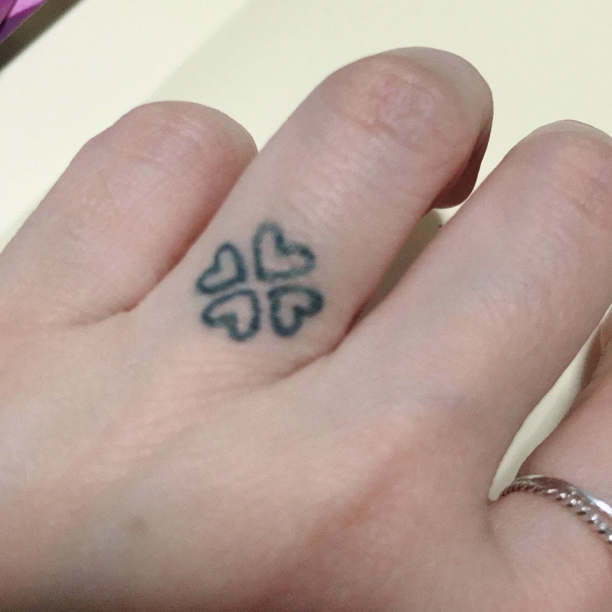 Mego Twitter પર オーガニックタトゥー ジャグアタトゥー 初挑戦 クローバー 四つ葉 海沿いフリーマーケット