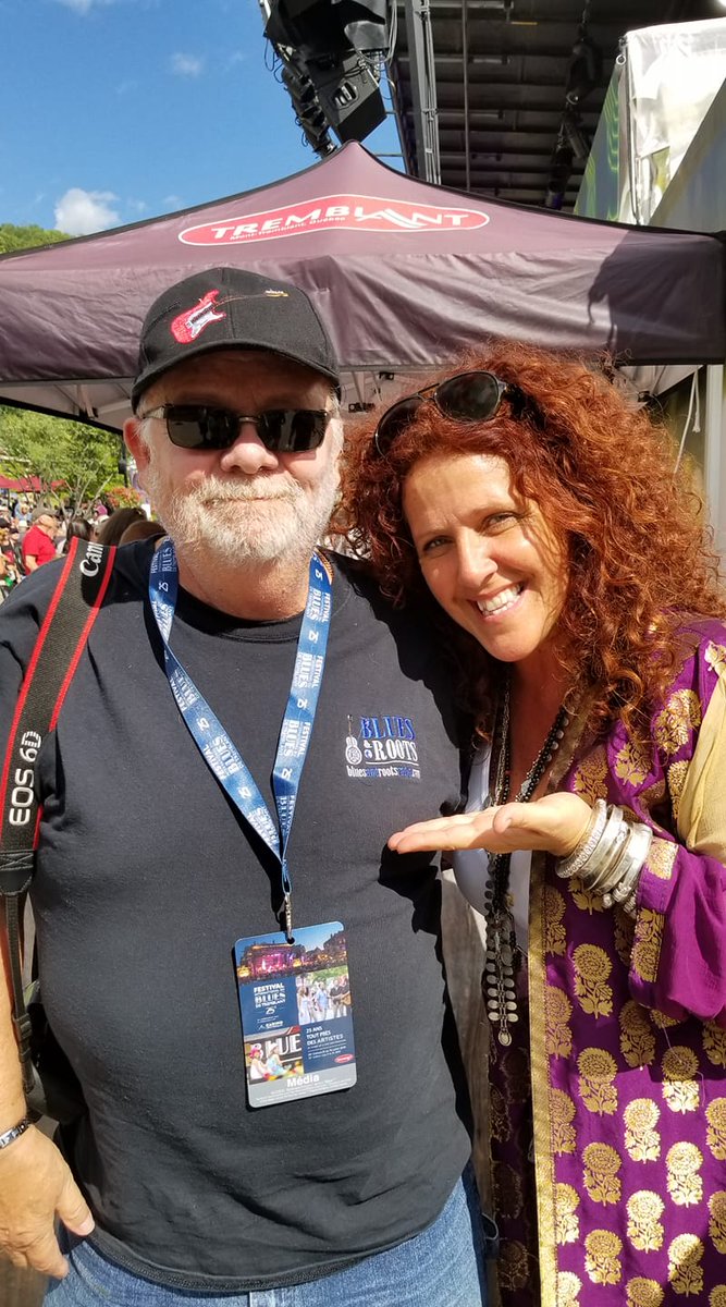 BluesRootsRadio's tweet photo. Ken Wallis has #Angels watching over him !
#angelforrest #tremblant #internationalbluesfestival #bluessourceinternational #bluesandrootsradio #worldsbest https://t.co/Xearntw3Lg