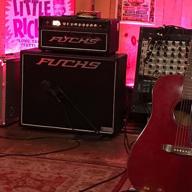 FuchsAudio's tweet image. On stage at Daryl’s house with the Motels ! #Fuchsaudio 
#fuchsaudiotech
#futone 
#greattone 
#madeinusa 
#tubeamps 
#jerseymade
#plushfxpedals 
#tubeampsrock
#tubeamprepair 
#boutiqueamps 
#thegearpage 
#JoeBonamassa
#notyourdaddiesdumble
#fuchsods
#fuc… bit.ly/2v0apBR