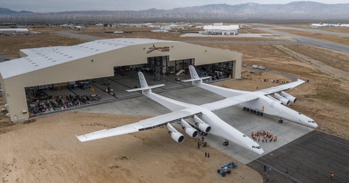 ierocalifornia's tweet photo. World’s biggest airplane takes #flight for the first time ever #theverge https://t.co/RKqN0fAtj7 #stratolaunch https://t.co/Q8HaelZUei