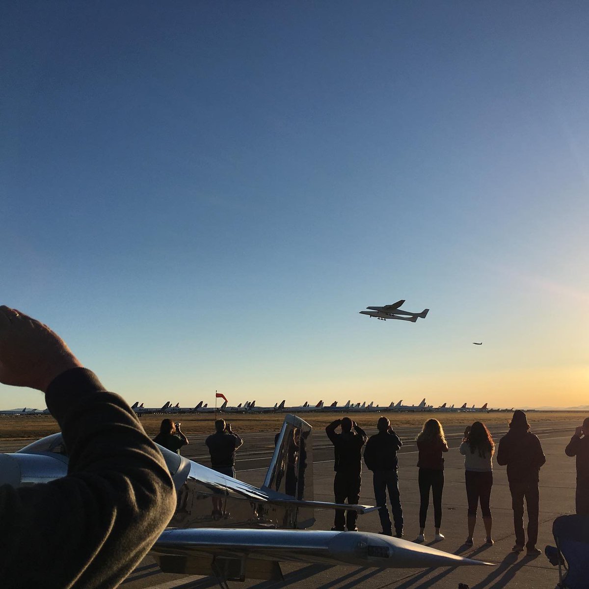EAA's tweet photo. Huge congrats to @ScaledC for their first test flight of the world’s largest airplane, the Stratolaunch! 📷 Dustin Mosher https://t.co/Uz5jKvWHCY