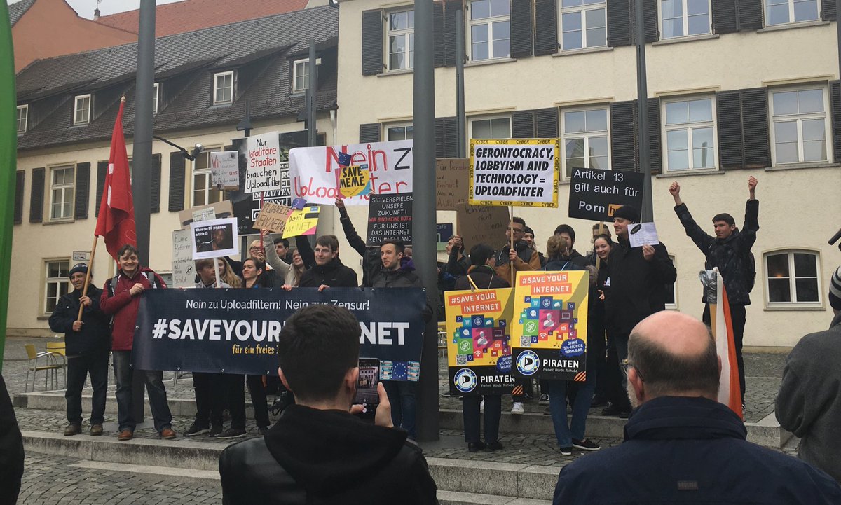 tobigrafer's tweet photo. #Ulm war laut und wir kommen wieder!
#Artikel13Demo #Artikel11 #artikel12 #artikel13 #Uploadfillter #Artikel17 #SaveTheInternet #saveyouinternet https://t.co/zlDX7E3FgK