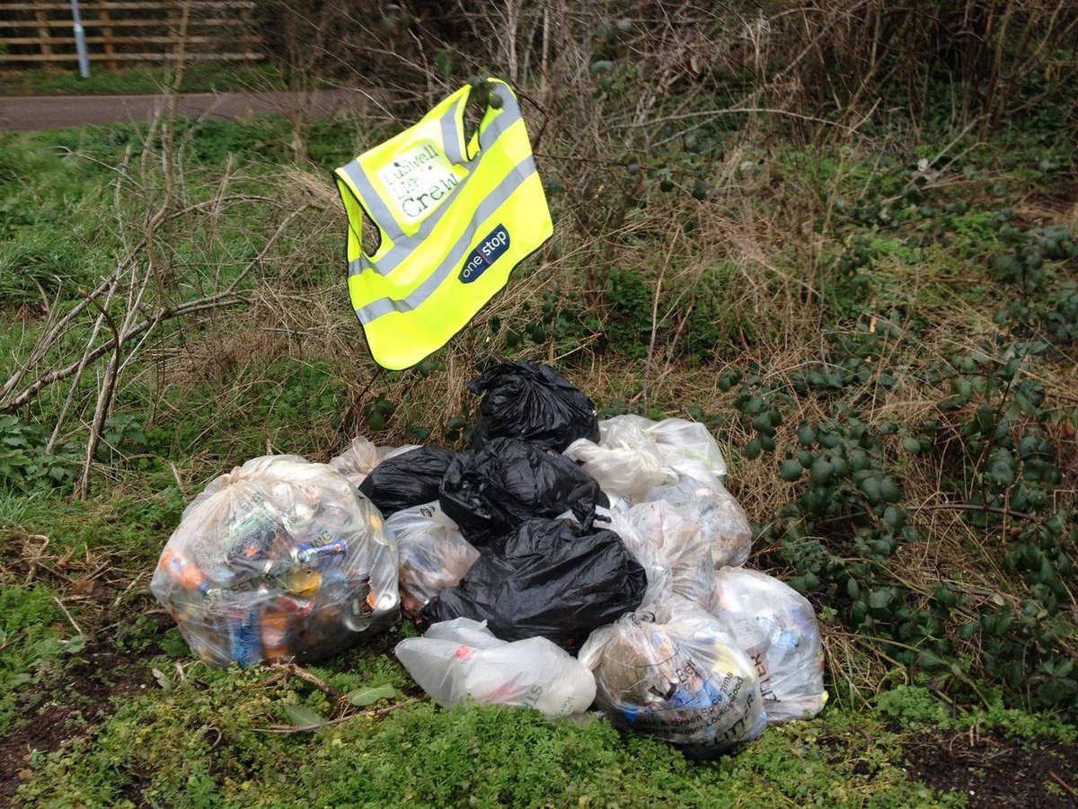 Calling #litterheroes who are free  Tues April 15th. Lend a hand for the Great British Spring Clean, Wonford playing fields.  10.00am at Wonford sports centre,  to 2.00pm. Just turn up for an hour or more. Hot drinks &amp; water available. <a href="/exploringexeter/">Exeter’s blogzine</a> <a href="/Devon_Hour/">#DevonHour</a> <a href="/WonfordCLC/">WonfordCommunityCtr</a>