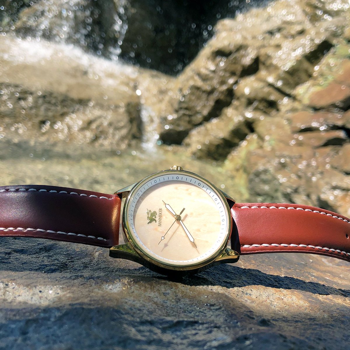 Bannekertime's tweet photo. Sometimes the Drip π§ is just unavoidable. Camelot by Banneker π π₯ #camelot #drip #watch #watches #banneker #woodwatch #goldwatch #birdseye #bannekerwatches #benjaminbanneker #waterfall #fashion #style #giftideas #giftsforhim #giftsforher #drippin #drippingwet #drippingold https://t.co/CbmEkvu39Z