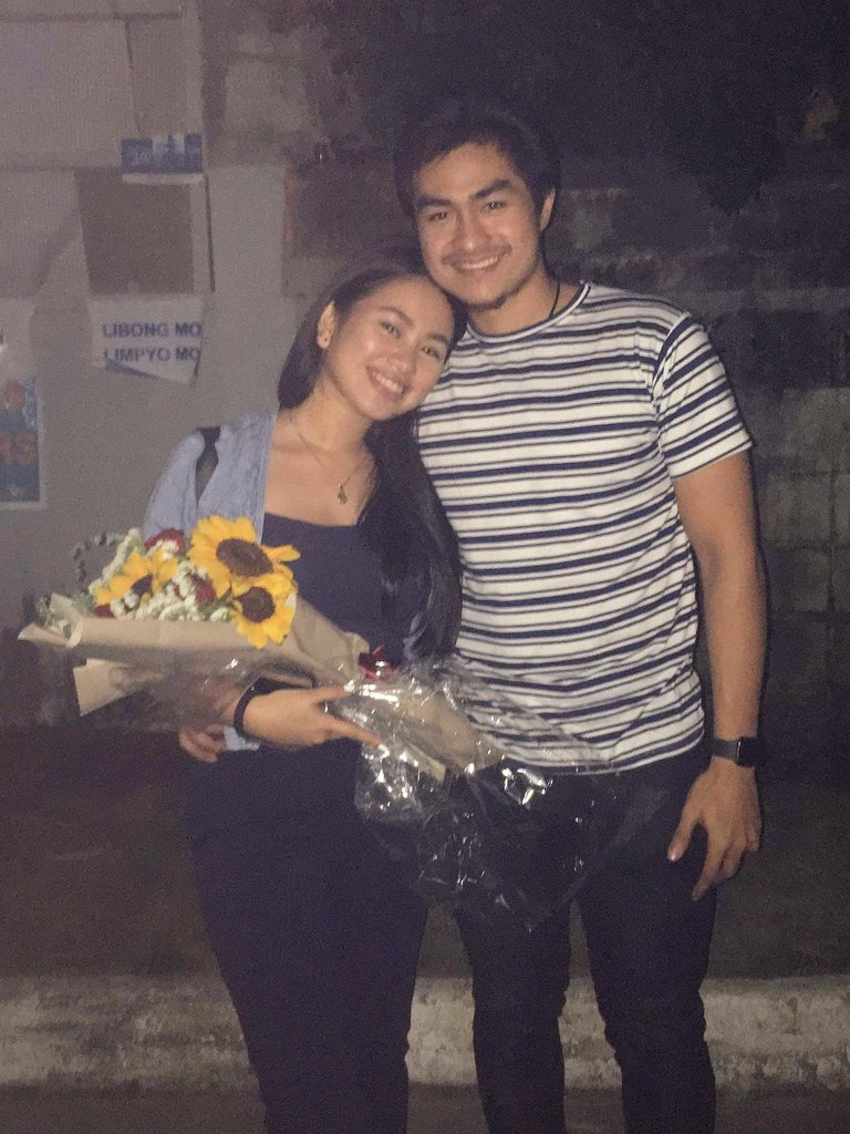 probablynotPia's tweet photo. Ang cute huhu it's the little things talaga, noh? 🌻🌹🌻🌹

Missed you so much @MJLowww 💖 https://t.co/1Xsa6NaB2b