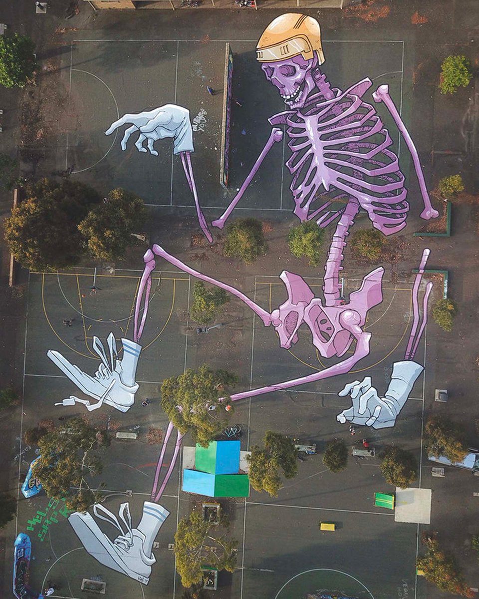 nypdesign's tweet photo. RT @Colossal: Muralist Kitt Bennett paints pavement with sprawling giants https://t.co/VTflK1R7DE https://t.co/nppVGn1Eva #art #kittbennett #streetart #publicart
