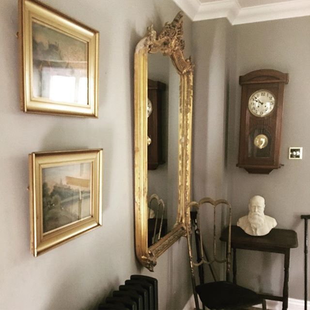 Happy Saturday and it’s a day of rest for Animal Gifts so we re-arranged our hall 😊 animalgifts4u.com link in bio 
#gold #mirror #oilpainting #hall #halldecor #myhouse #myhousebeautiful #homeinteriors #housebeautiful #homestyling #myhome #myhomed… bit.ly/2Uxg8Ow