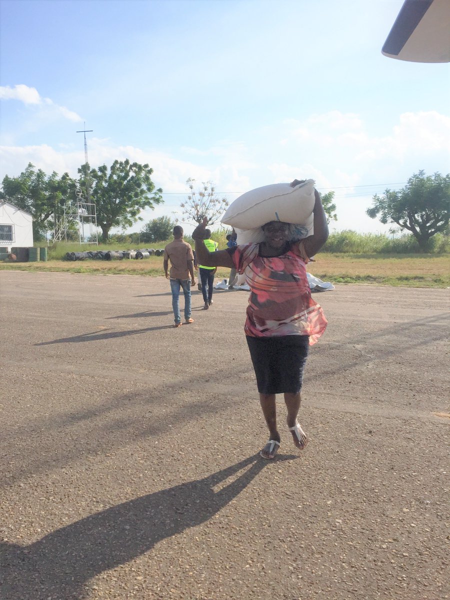 PaoloPiko's tweet photo. #CycloneIdai #womenpower #WFP this woman was just sitting in Chimoio airport when asked us to give her support to load food on WFP plane, 50 kg of beans on her shoulders, so proud, so powerful as all the Mozambican ladies that are bringing their help during this emergency💪🇲🇿👍 https://t.co/3NZwpsHr3B