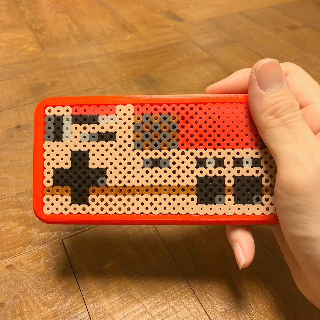 ぶんじカンパニー 新幹線の中でも アイロンビーズで作ったファミコンコントローラ型iphoneケースを使えば どんなゲームでもイメトレ出来ますね アイロンビーズ パーラービーズ Pixelart Iphonecase スマホケース スマホカバー Iphoneケース