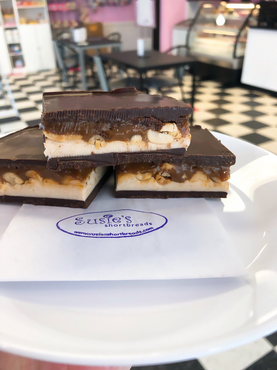 If you’re a snickers lover like us then these will really get you going! Our homemade snickers bars are just one of the many bars that we offer ✨😍| #susiesshortbreads