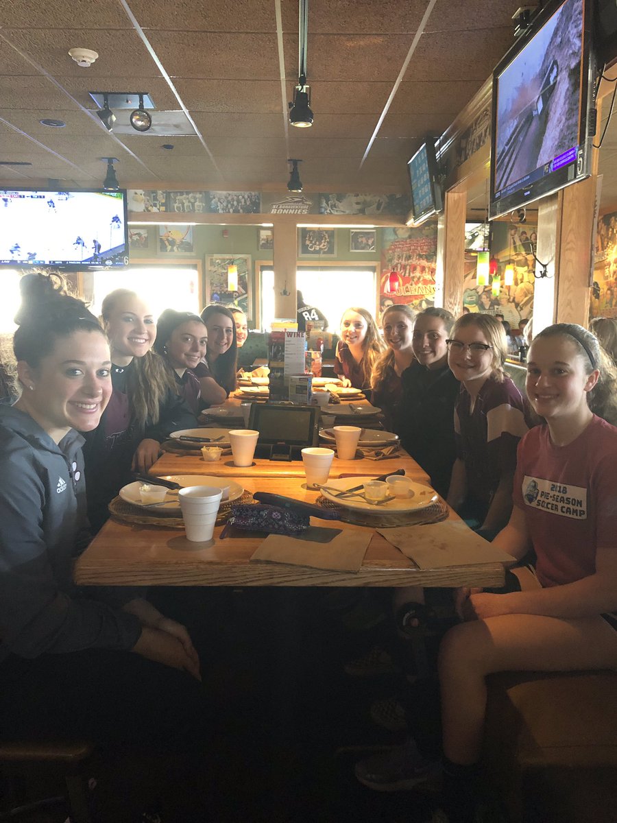 SoftballPCS's tweet photo. pre-game team breakfast ❤️❤️❤️🥎 https://t.co/PJf5VhEDrS