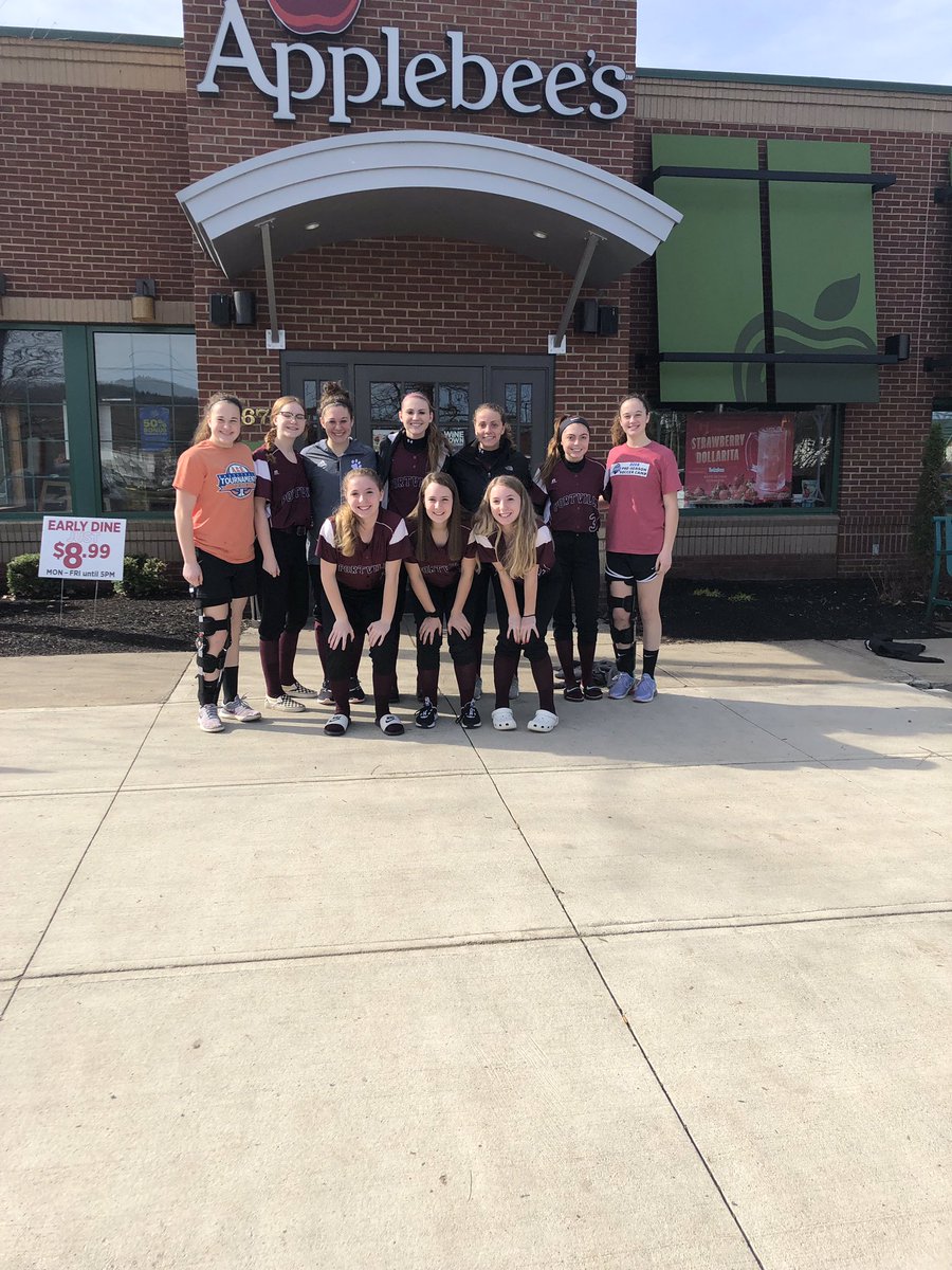 SoftballPCS's tweet photo. pre-game team breakfast ❤️❤️❤️🥎 https://t.co/PJf5VhEDrS