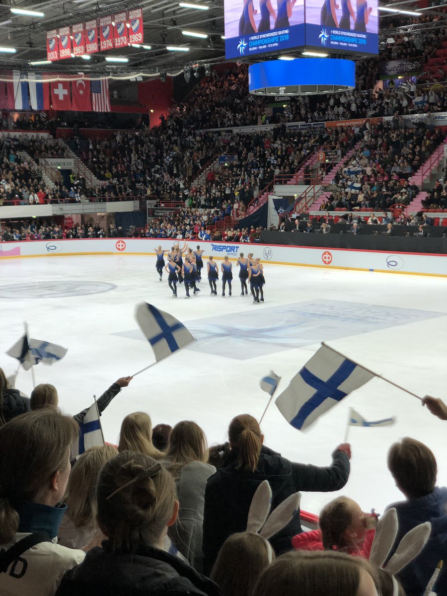 LauraLepisto's tweet photo. Suomen jengit veti kyllä parhaat showt tänään!🤩❤️ Mahtavat onnittelut #MarigoldIceunity &amp; @HkiRockettes MM-mitskuista ja KIITOS viikonlopun sykähdyttävistä hetkistä!!🥈🥉 #synchroworld #helsinki2019 https://t.co/vZYG7fogog