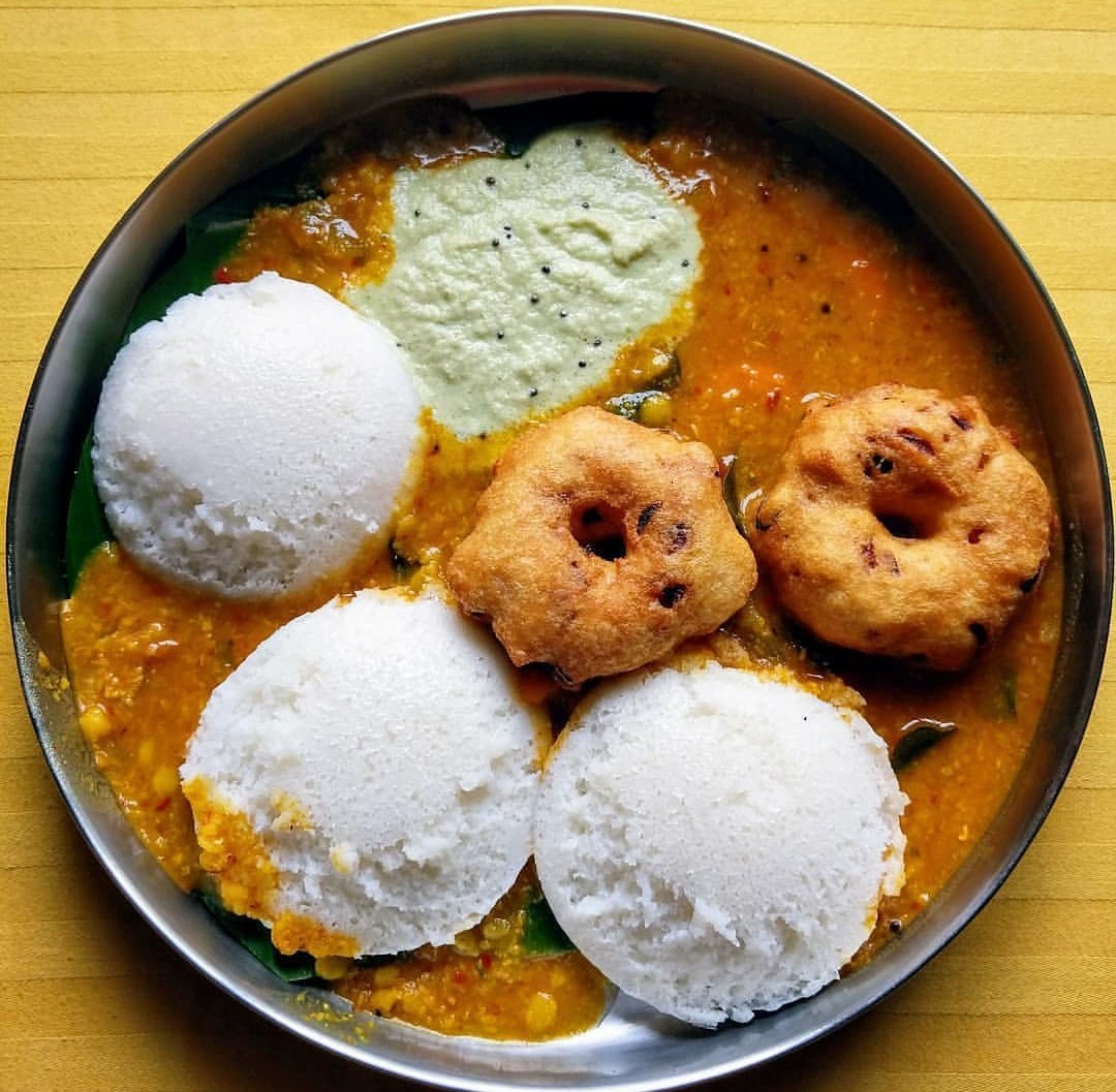 Time for breakfast!!Idli and vada is the best combo do you agree...?