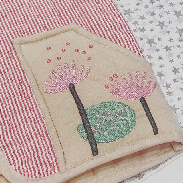 WeareHannahTiff's tweet photo. Water lily embroidery on pockets ✨.
.
.
.
.
.
.
.
.
#hannahandtiff #ss19 #summerday #summerstyle #ciffdk #kidsfashion #luxurykids #ethicalkidsfashion #kidsstyle #kidswear #childrenfashion #luxurykids #ethicalkids #mekongdelta #vietnam#handquilted #ha… https://t.co/upp81tBE0L https://t.co/7sPy2LF7ex