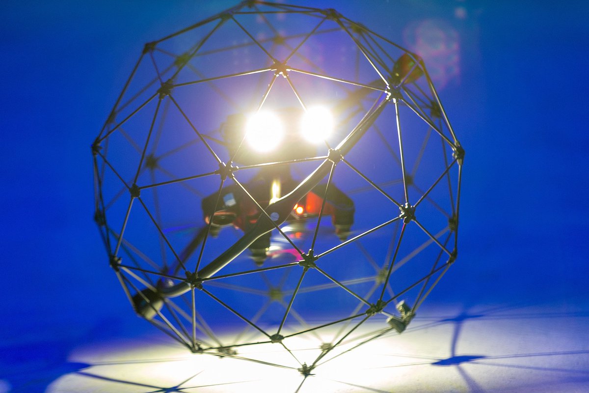 droneclash's tweet photo. Did you know after one of the battles the jury saw one drone ball from team bluuf by @flyability still flying in the arena while all teammembers had already left. The drone was still hovering there autonmously. 😲⁣
⁣ https://t.co/VmubqeHsdj