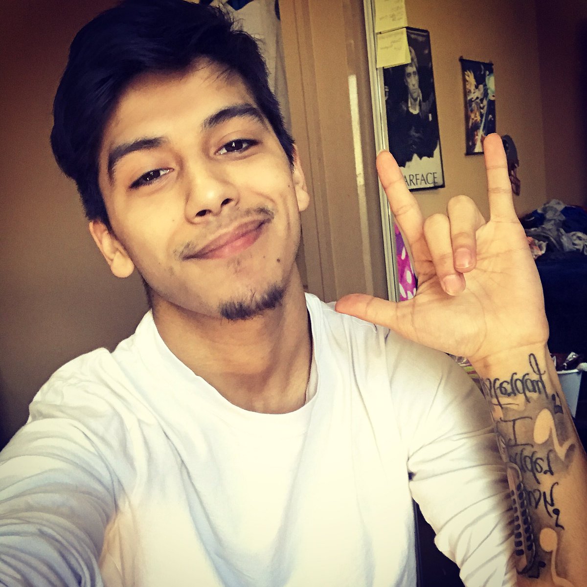 itsVinceMusic's tweet photo. What’s up twitter rock on😁😁🤟🤟 https://t.co/lsesAloYNd