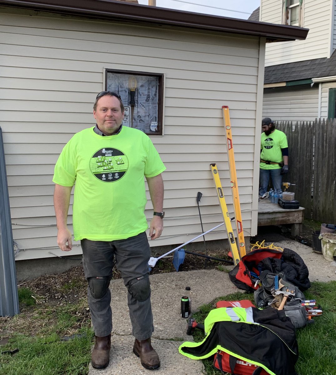 HagermanGroup's tweet photo. It's a beautiful day for @RTIndy #UnionBuildDay! THANK YOU to all the #skilledtrades & our very own Eric Robinson for coordinating work on the Hagerman-sponsored house! Great work! π #RebuildingTogetherIndy #20yrsRebuildingIndy #RebuildingMonth https://t.co/xIPC73NYAV