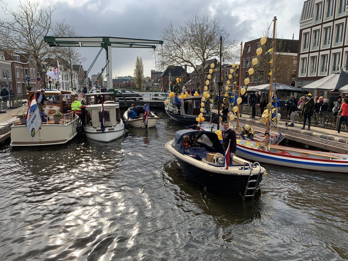 Opening gerestaureerde sluiscomplex in #Leidschendam. Historisch en belangrijk punt in het vele vaarwater dat <a href="/zuid_holland/">Provincie Zuid-Holland</a> kent. In een mooie <a href="/Feadship/">Feadship</a> uit 1930 het vernieuwde complex ingevaren en sluis en vaarseizoen geopend.
