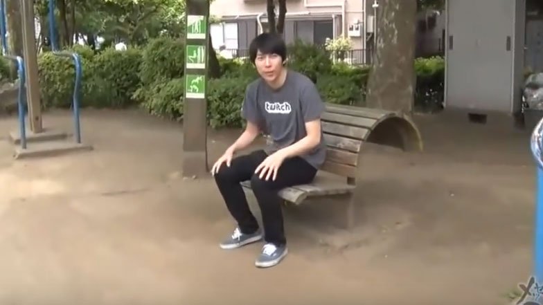 g1jpcom's tweet photo. DFM Ceros選手、TwitchのTシャツを着て公園のベンチでくつろいでいるところを発見される
#DFM #Ceros #LJL #LoL #dfmevi https://t.co/vH9XCuJnyF
