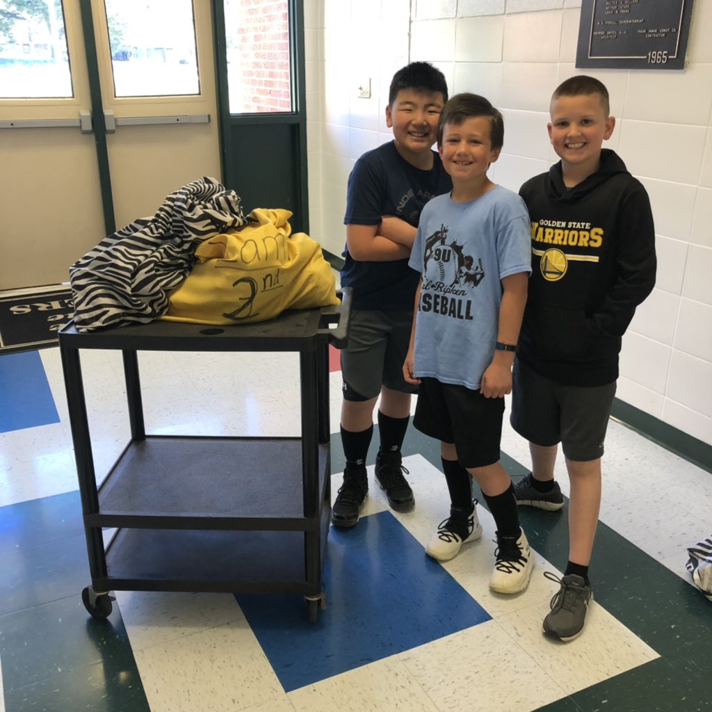 backpackimpact's tweet image. Many people help us get food to students.

Once food packs are packed/sorted, they are delivered to schools. Student volunteers keep things going once food packs are at school. These students were a big help this morning.

#avestigertweets
#AVTigerPride 
#studentshelpingstudents