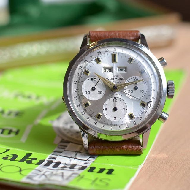 lecollectionh's tweet photo. Wakmann Triple-Calendar with rare silver sunburst dial, a lot of watch for your money!
#wakmann #triplecalendar #chronograph #available #vintagechronograph #vintage #watchforsale #womw #rare #watchoftheday #gigandet #valjoux #pandadial #watchfam https://t.co/mSsPYcEs7E