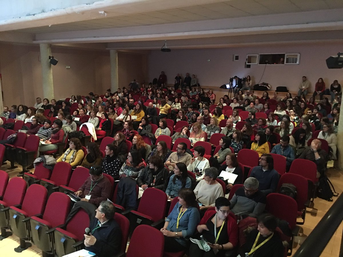 EducAccioVila's tweet photo. Arribem ja a l’última ponència, oberta a les famílies: “La nota de tall: mentalitat de creixement”, per Loli García @loligarciaXXI #EdudAcció #Vilafranca https://t.co/mSXnfBb0Zu