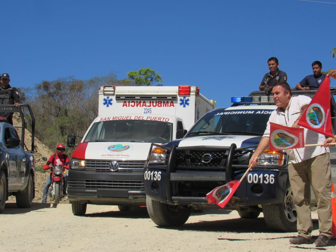 joseangelmatter's tweet photo. Dimos el banderazo de bienvenida e inicio del operativo vacacional en San Miguel del Puerto

Se implementó un operativo para garantizar la atención y seguridad de nuestros turistas, quienes año con año visitan nuestra de Tierra de Cascadas. @alejandromurat @CEPCO_GobOax https://t.co/X1f9hGDWtz
