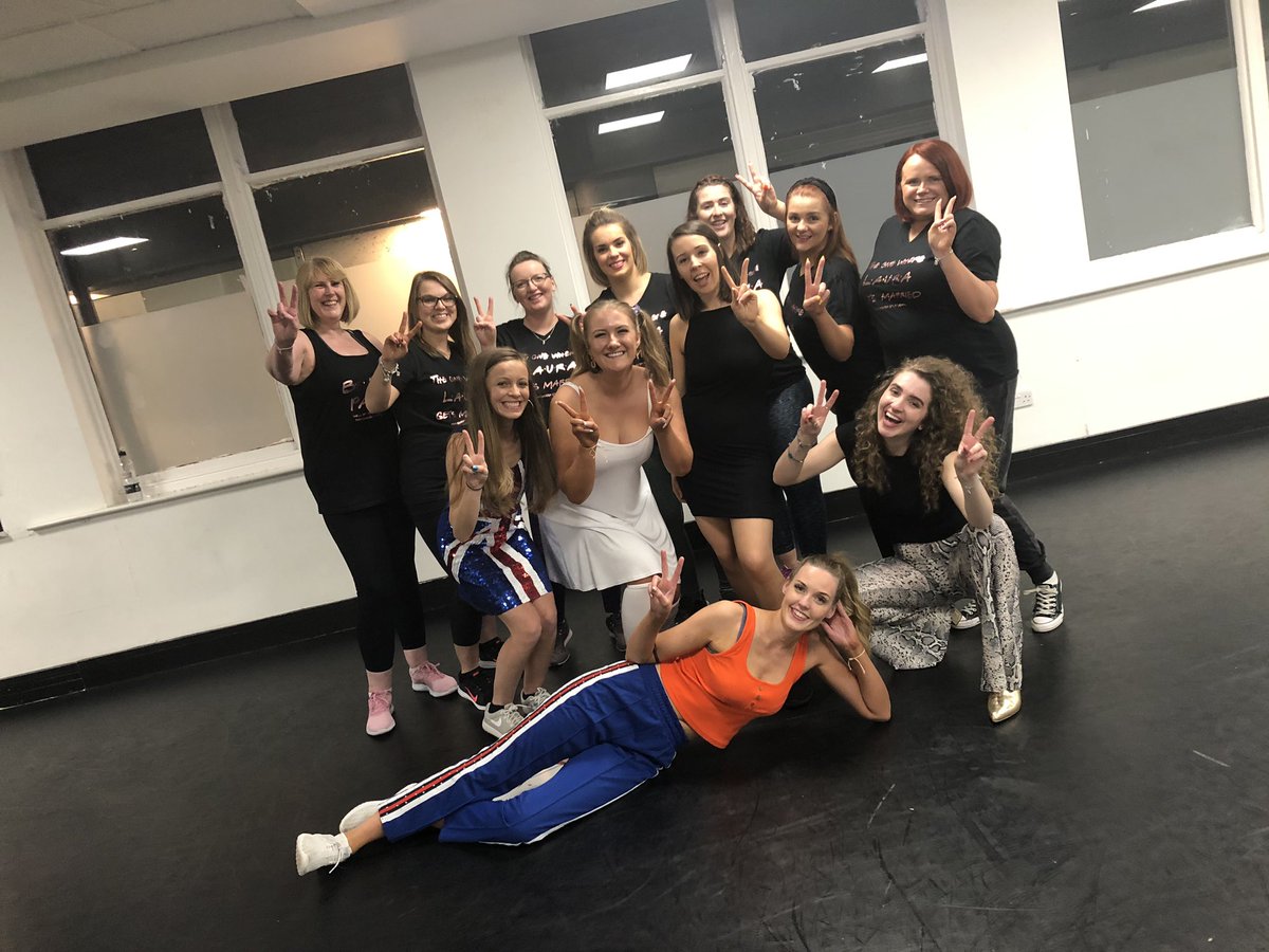 SamanthaCheerCo's tweet photo. Spicing up Laura’s #henparty in #Manchester such a fabulous night singing &amp; dancing along to all her fav songs @CheerleadingCo #hendouk #spicegirls #bridetobe #henpartyideas https://t.co/f7p8ytV5mJ