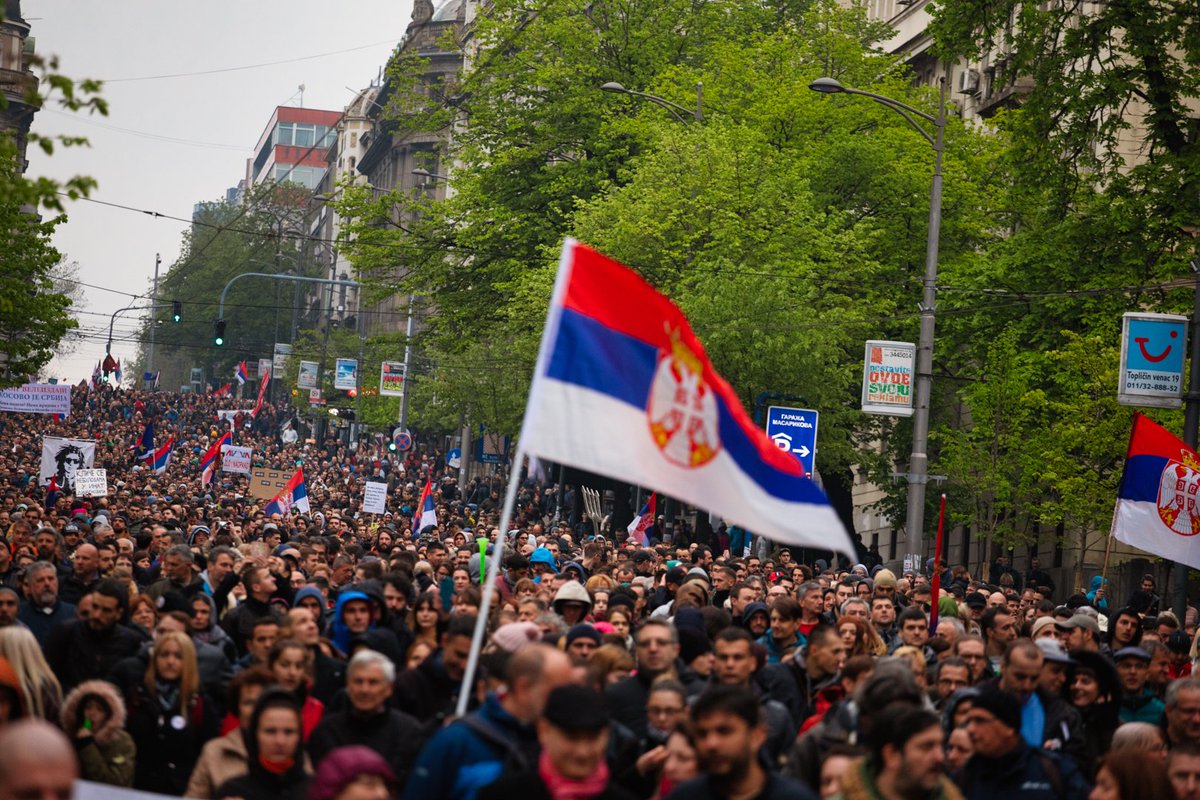 _studio64_'s tweet photo. Beograd protesti #1od5miliona #SviKaoJedan #Belgrade https://t.co/v2H169CUrA