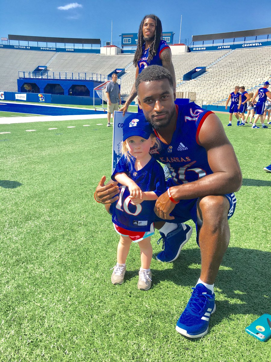 moneymayberry's tweet photo. Canβt wait to see all the fans at the spring game today at 6pm! #EasyOnEm #MayWay https://t.co/THP7Co38Ih