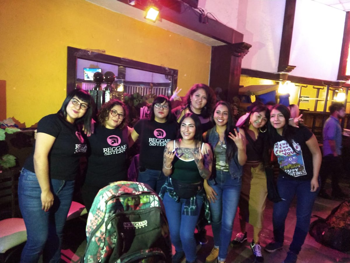 MELIBLACK_CAT's tweet photo. Que noche tan chida #UnitySisters #ReggaeGirls #FemalePowerSound #ReggaeSisters #PrometheusSoundSystem 💕 https://t.co/kx3pBRJW74