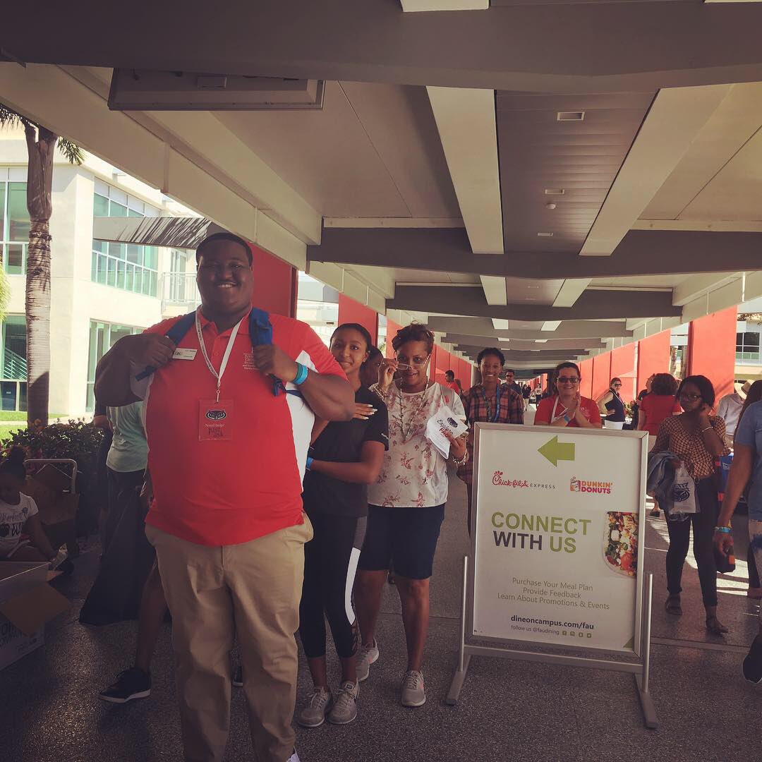 fauorientation's tweet photo. Our OL team loved getting to meet our future Owls and hope they had a wonderful time at #ExploreFAU #FAUOLs2019 https://t.co/SItuXXSYW8