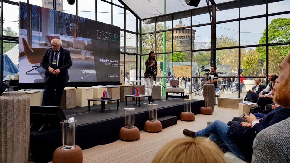 dees_up's tweet photo. Oggi abbiamo presentato @dees_up ad #HiHack, evento organizzato da @hi_interiors e dedicato all’industria del #design vista in ottica innovativa e di #openinnovation 🚀 Grazie @InnoVitamins #madeinitaly #mdw19 @ValeCerolini https://t.co/vnV8xMBvPK