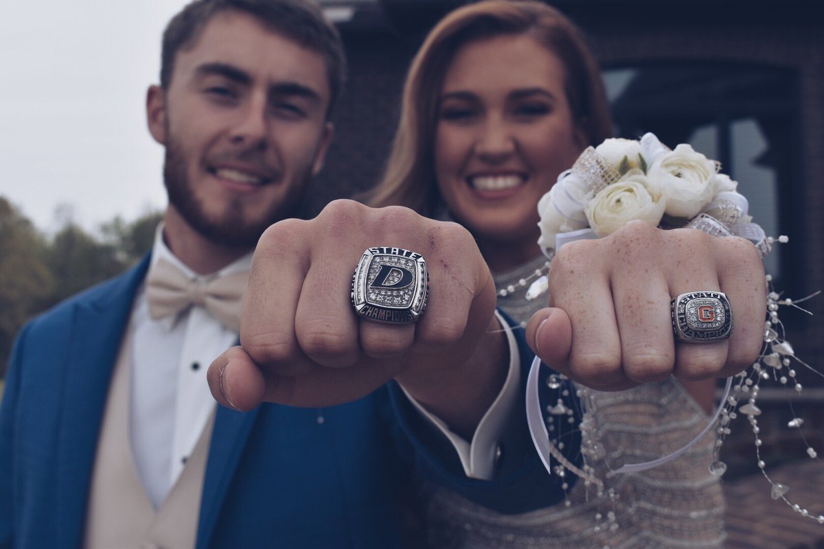 tess_darby10's tweet photo. ring team!!! prom edition https://t.co/PB1MuDiHaU