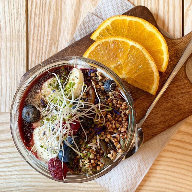 KOCHYOGA's tweet photo. Breakfast @dreamerscoffeewholefood today. 😍 Buckwheat granola with berrypurree and banana. Very yummy and the only place - at least that I know - serving a great Flat White in Chemnitz. ☕️ | #breakfast #breakfastlover #granola #berries #foodlover #fo… https://t.co/0i9v7YK3gR https://t.co/HM4nEdwTMt