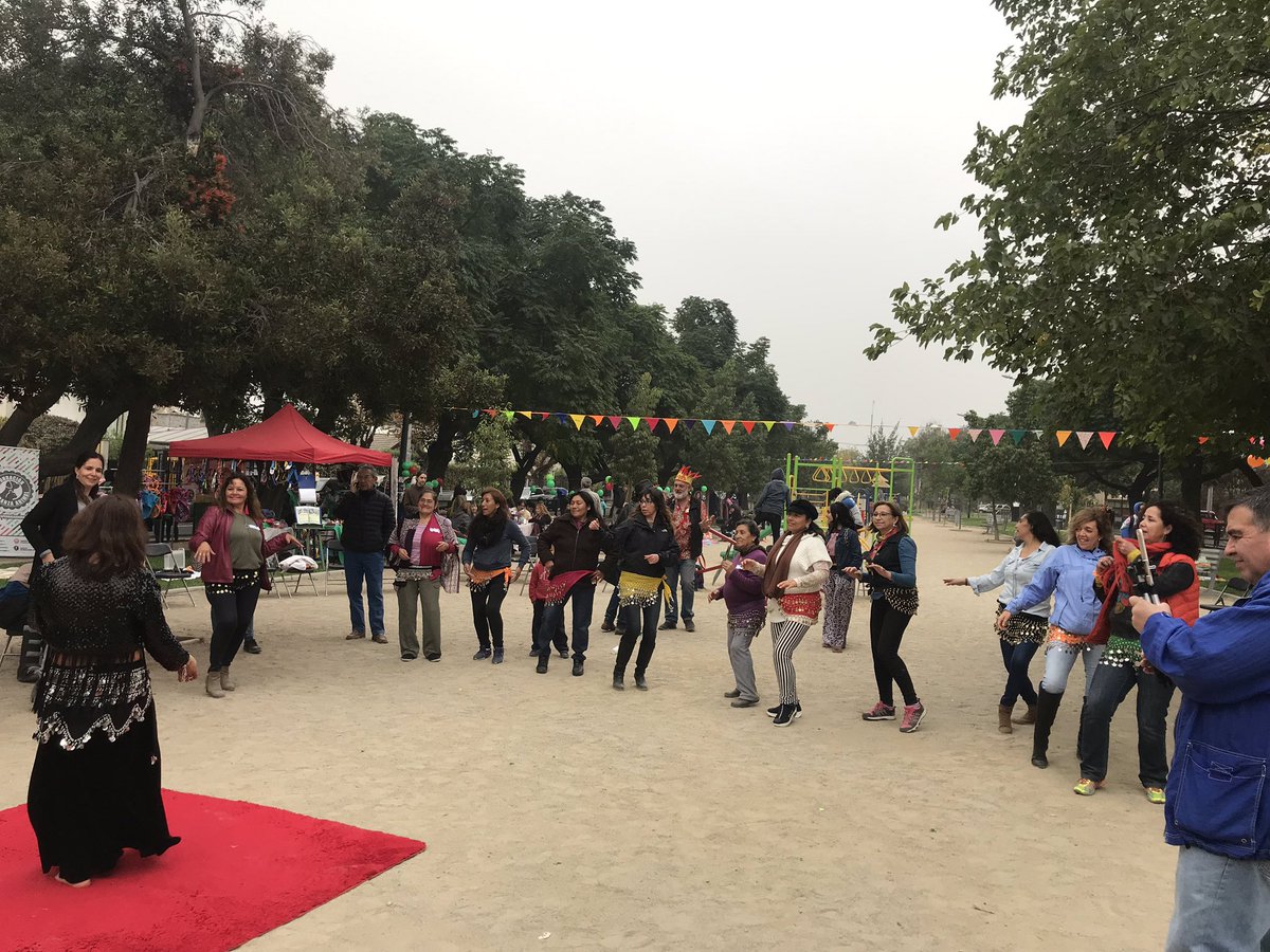 Desde el Malón Plaza Chadwick vecinos de La Reina en #ElGranMalón <a href="/CiudadEmergente/">CEM Ciudad Emergente</a> <a href="/MuniLaReina/">La Reina</a>